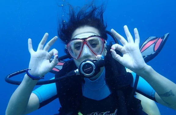 Lezione individuale di Scuba Diving ad Aci Castello in Sicilia